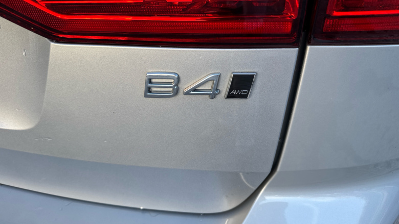 Volvo Xc60 2.0 B4D R DESIGN 5dr AWD Geartronic Diesel Estate